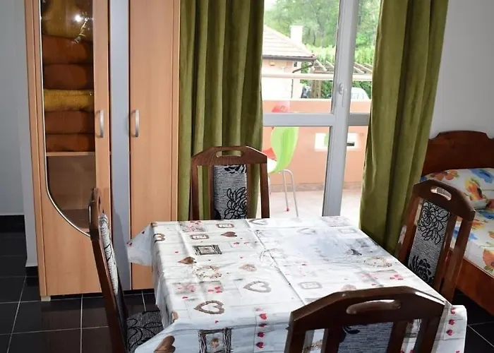 Srebrna Nit 公寓 *