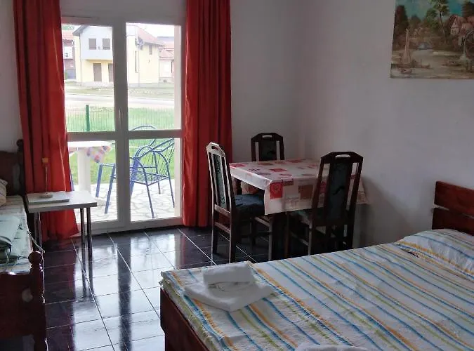 Srebrna Nit 公寓 *